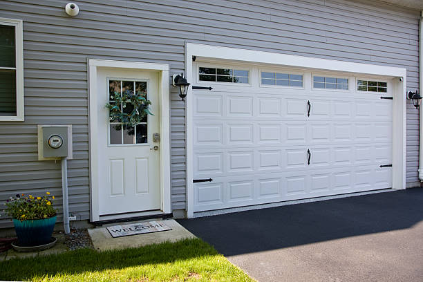 24/7 Emergency Garage Door Panel Replacement experts in Menard County County, IL
